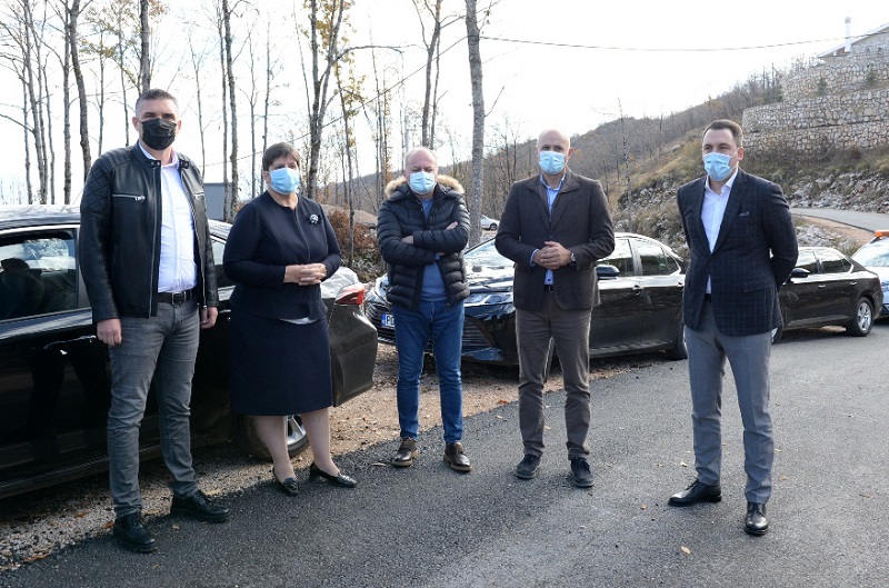 Završeno asfaltiranje putnog pravca Komani-Barjamovica u dužini od 6,5 km