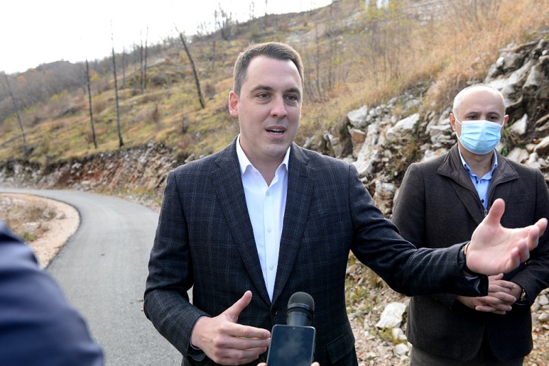 Završeno asfaltiranje putnog pravca Komani-Barjamovica u dužini od 6,5 km