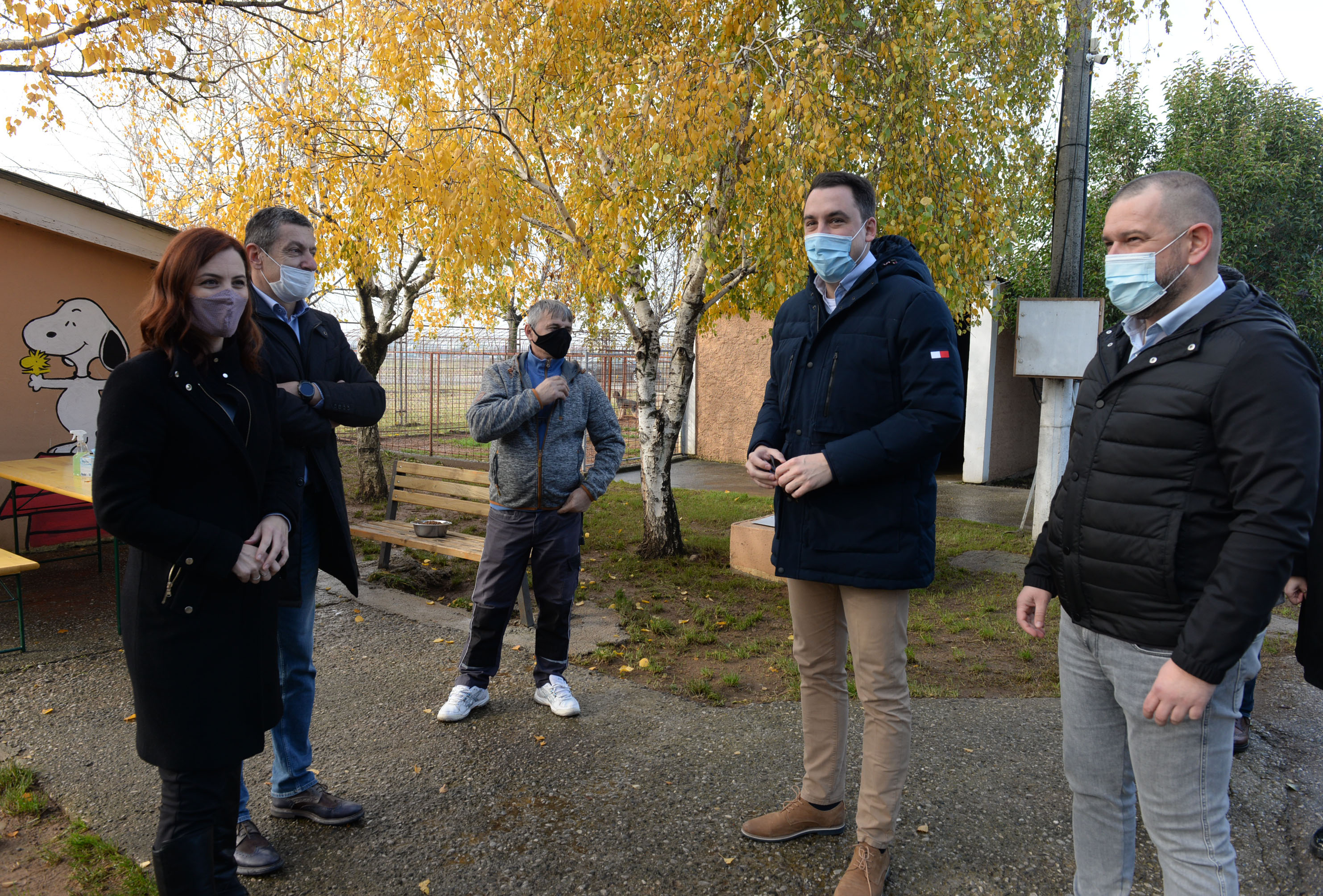 Vuković u posjeti podgoričkom azilu za napuštene pse: Odnos prema kućnim ljubimcima je veoma važno pitanje koje umnogome reflektuje stanje društvene zajednice