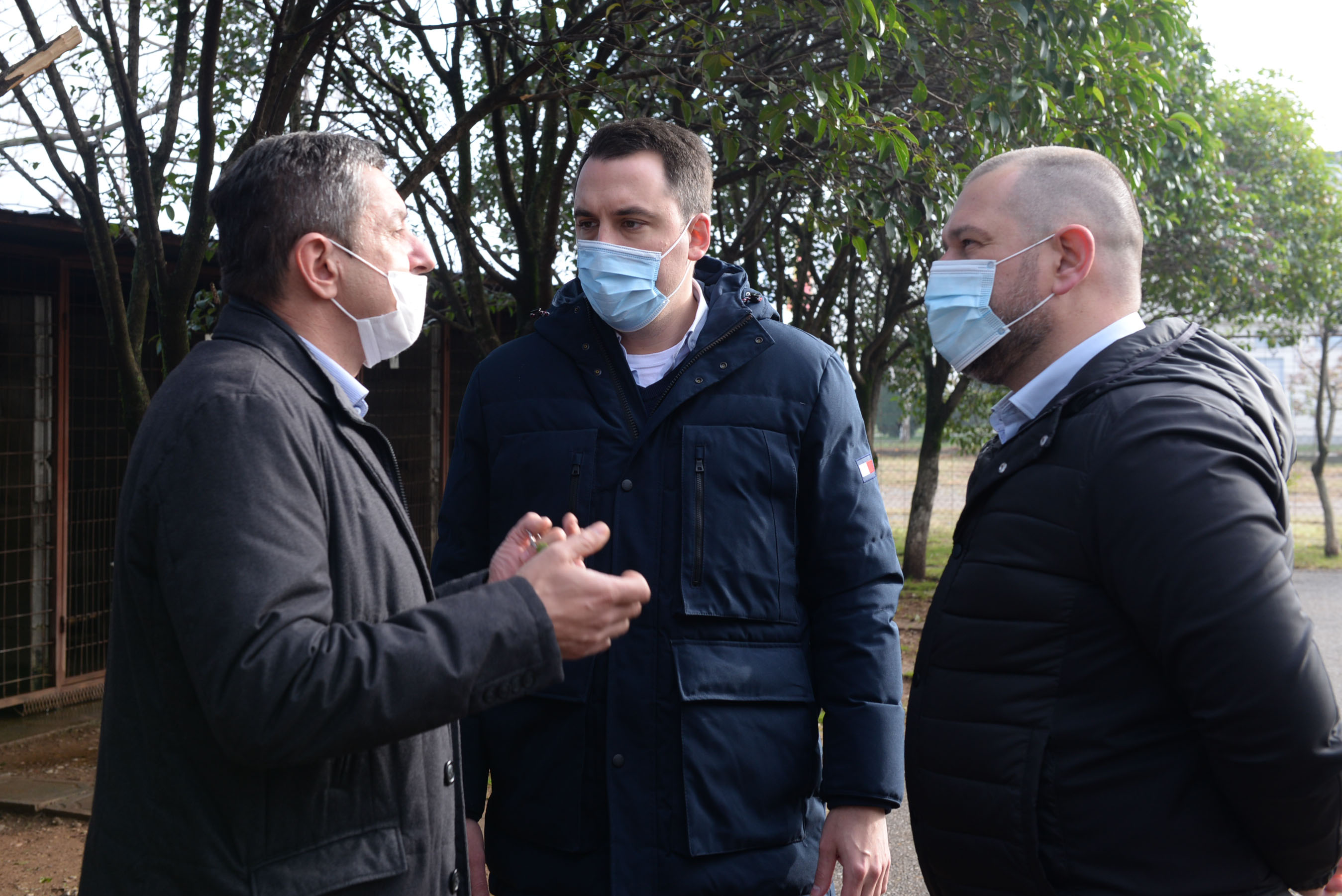 Vuković u posjeti podgoričkom azilu za napuštene pse: Odnos prema kućnim ljubimcima je veoma važno pitanje koje umnogome reflektuje stanje društvene zajednice