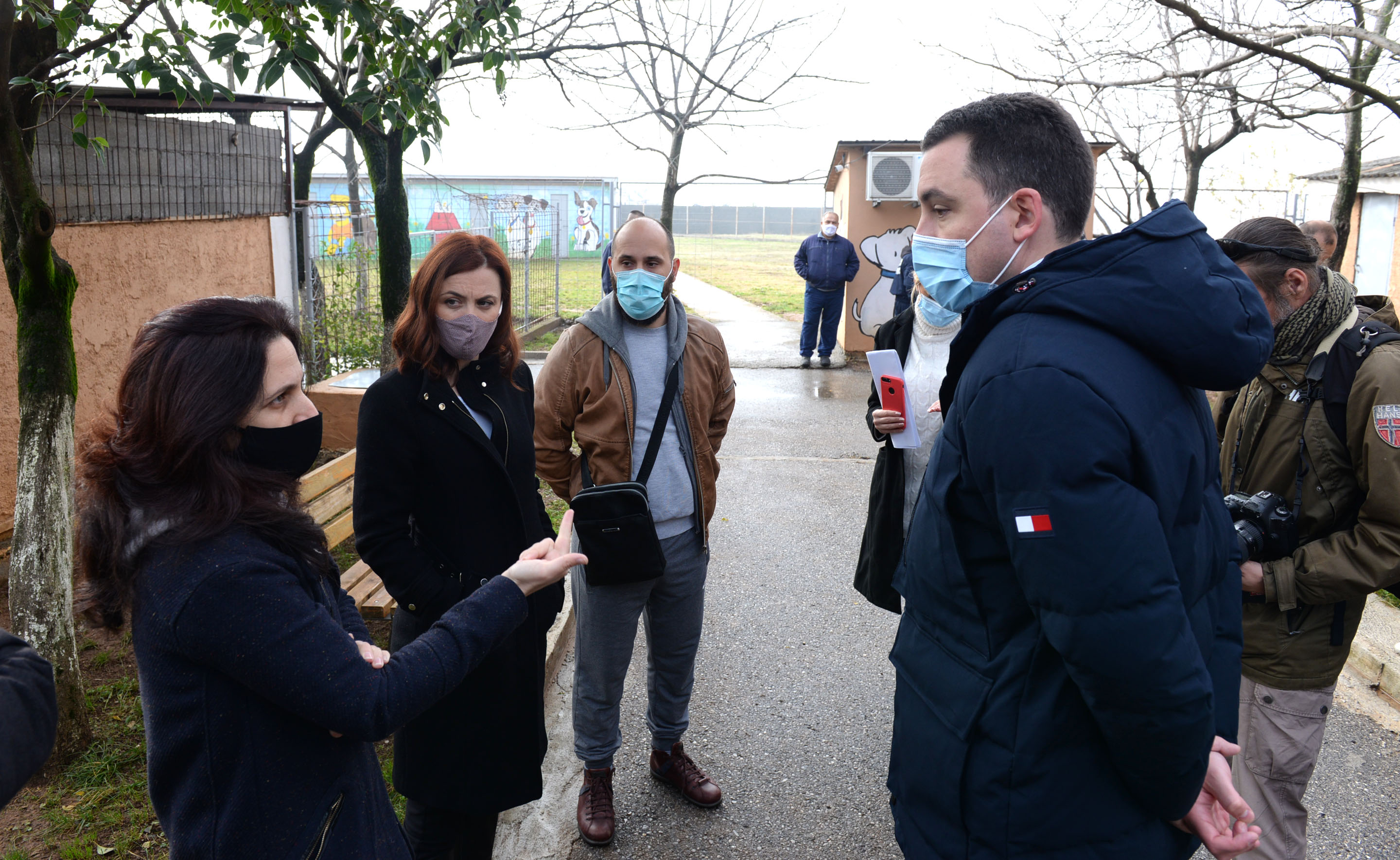 Vuković u posjeti podgoričkom azilu za napuštene pse: Odnos prema kućnim ljubimcima je veoma važno pitanje koje umnogome reflektuje stanje društvene zajednice