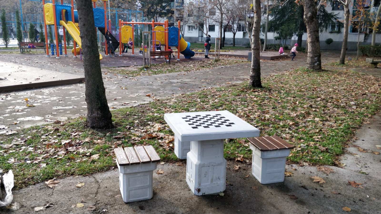 Na osam lokacija u Podgorici postavljeni stolovi za šah