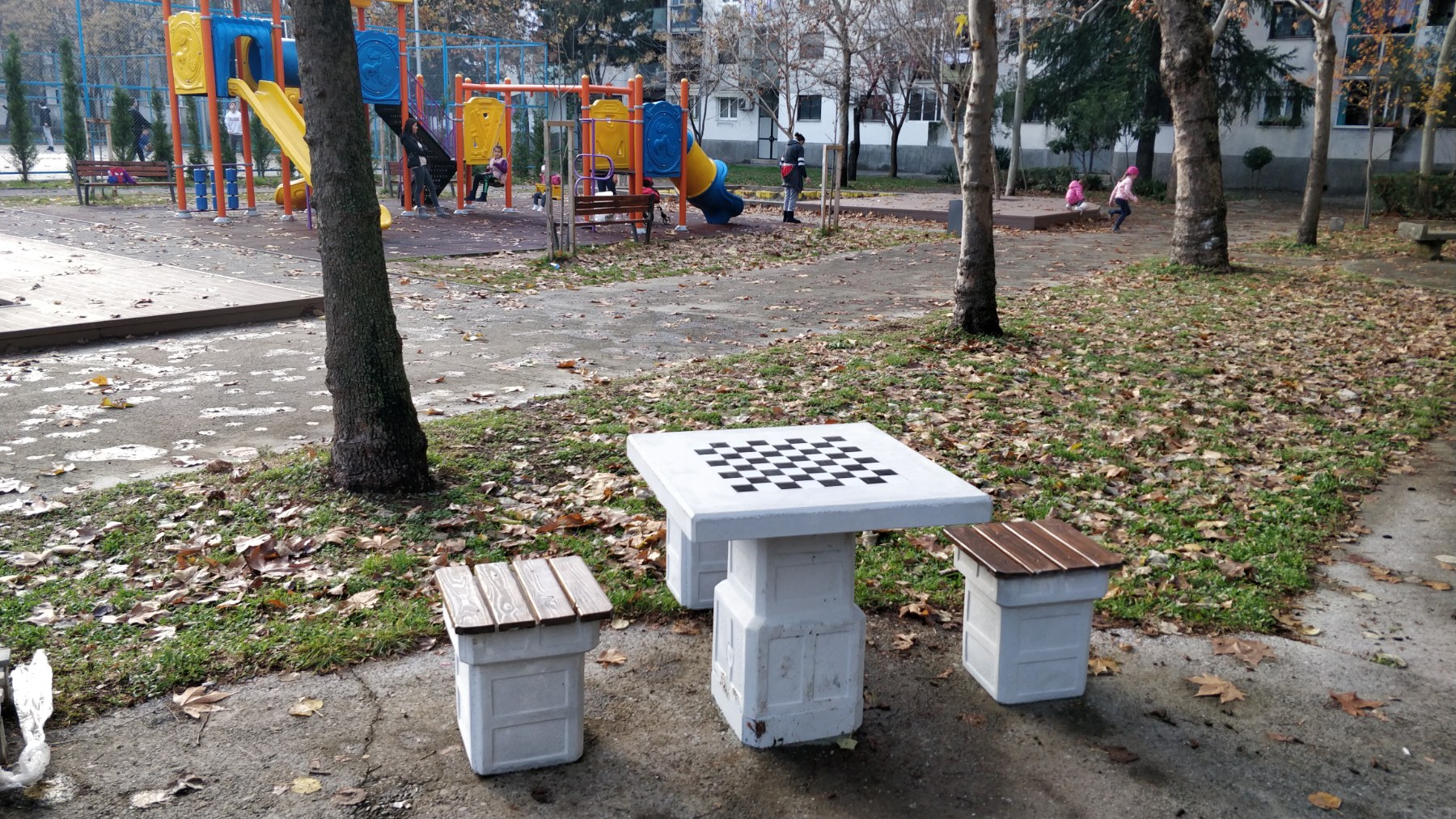Na osam lokacija u Podgorici postavljeni stolovi za šah