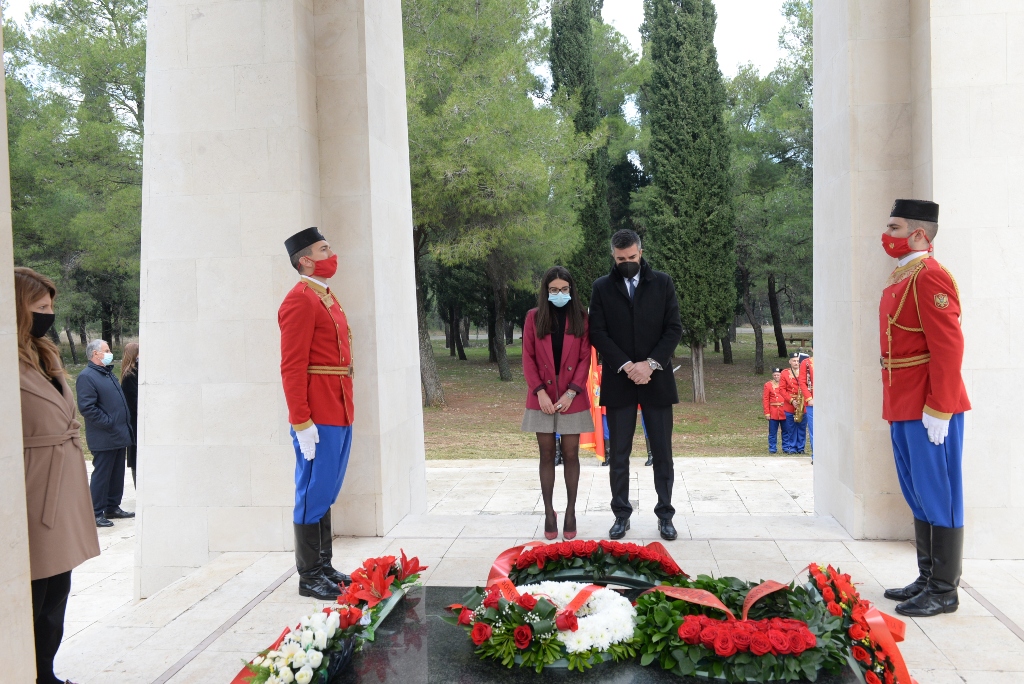 Delegacija Glavnog grada položila vijence na spomenike Partizanu borcu i Josipu Brozu Titu