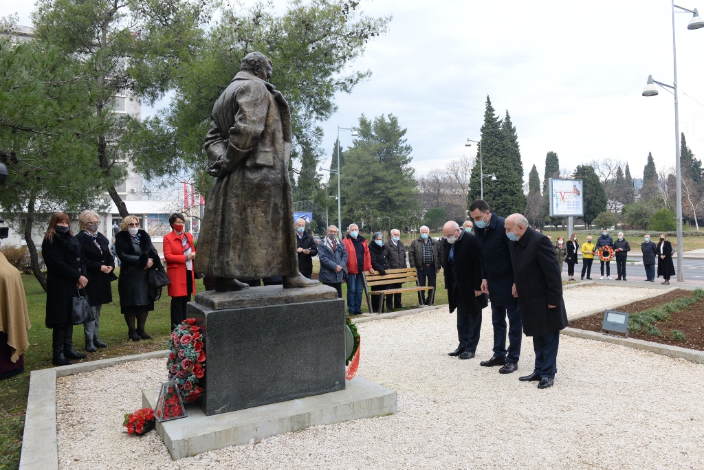 Delegacija Glavnog grada položila vijence na spomenike Partizanu borcu i Josipu Brozu Titu