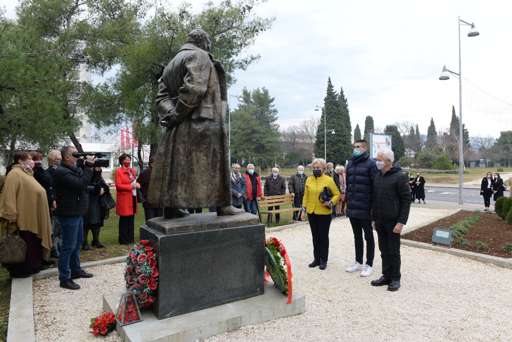 Delegacija Glavnog grada položila vijence na spomenike Partizanu borcu i Josipu Brozu Titu