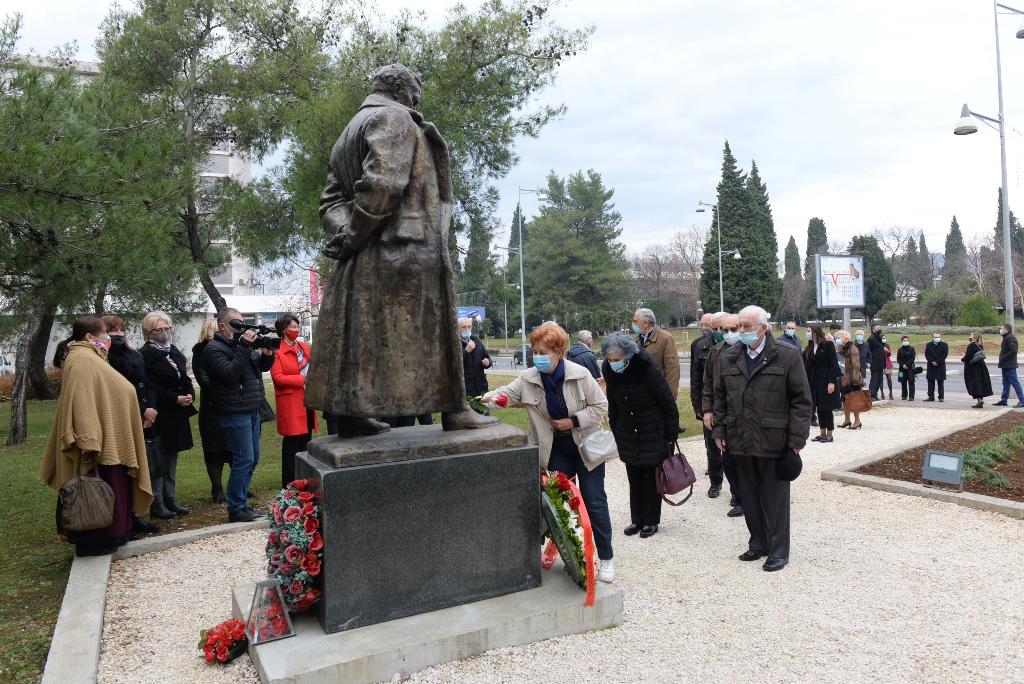 Delegacija Glavnog grada položila vijence na spomenike Partizanu borcu i Josipu Brozu Titu