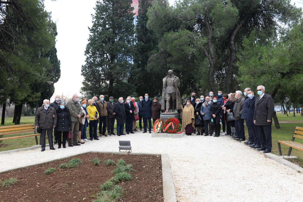 Delegacija Glavnog grada položila vijence na spomenike Partizanu borcu i Josipu Brozu Titu