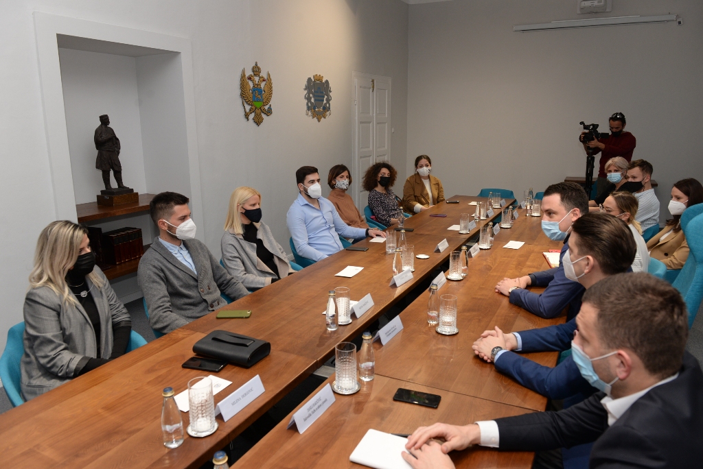 Podrška kreativnom preduzetništvu nastavlja se i naredne godine; Uručeni vaučeri za 12 najkreativnijih ideja