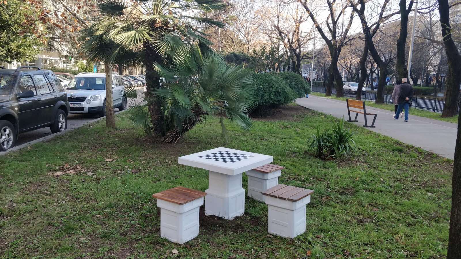 Stolovi za stoni tenis i šah postavljeni na više lokacija u gradu