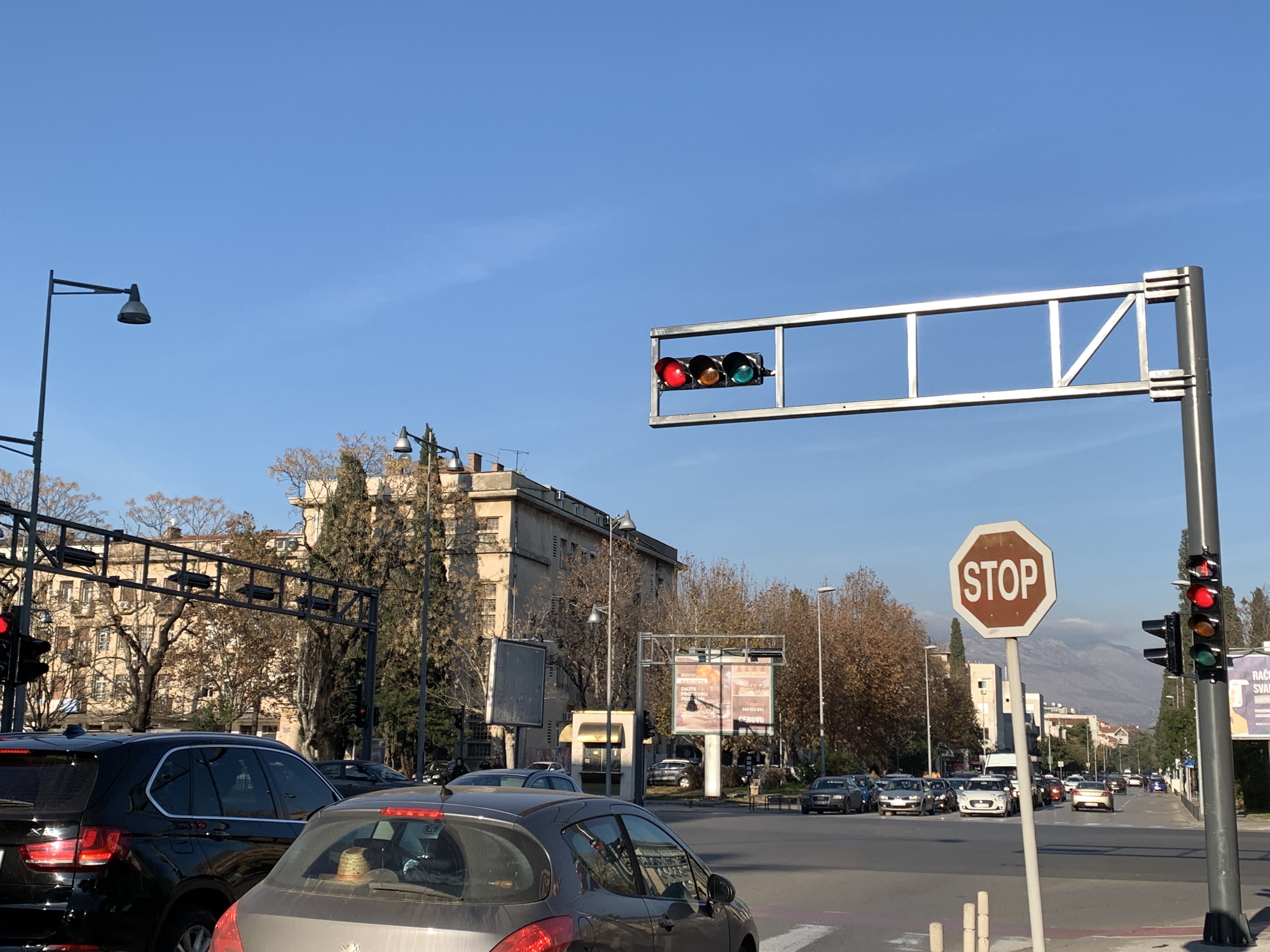 Nova svjetlosna signalizacija na Bulevaru Svetog Petra Cetinjskog