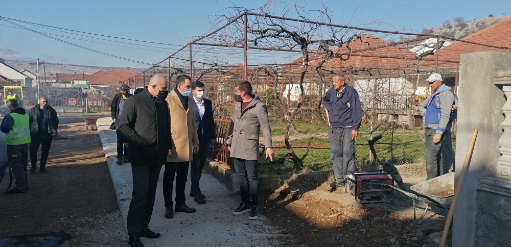 Gradonačelnik Vuković obišao radove u ulicama 18. jula i Veliše Mugoše i gradilište na Zabjelu