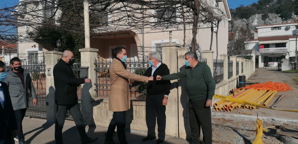 Gradonačelnik Vuković obišao radove u ulicama 18. jula i Veliše Mugoše i gradilište na Zabjelu
