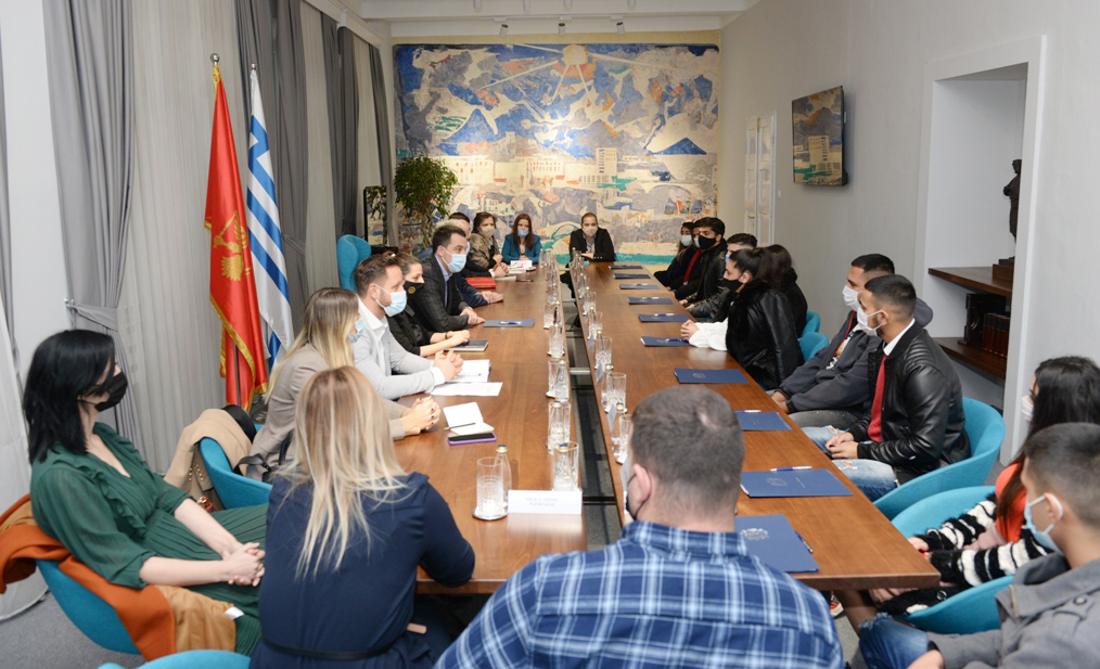 U okviru projekta REopen Doors mladi Romi i Egipćani počeli da stažiraju u Glavnom gradu
