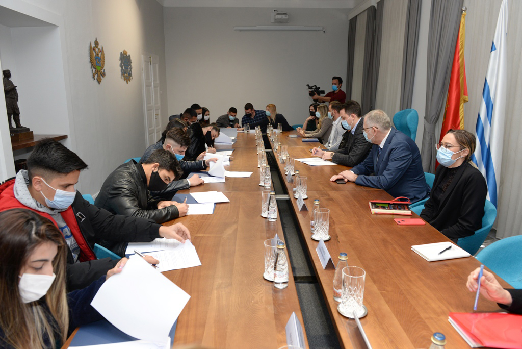 U okviru projekta REopen Doors mladi Romi i Egipćani počeli da stažiraju u Glavnom gradu