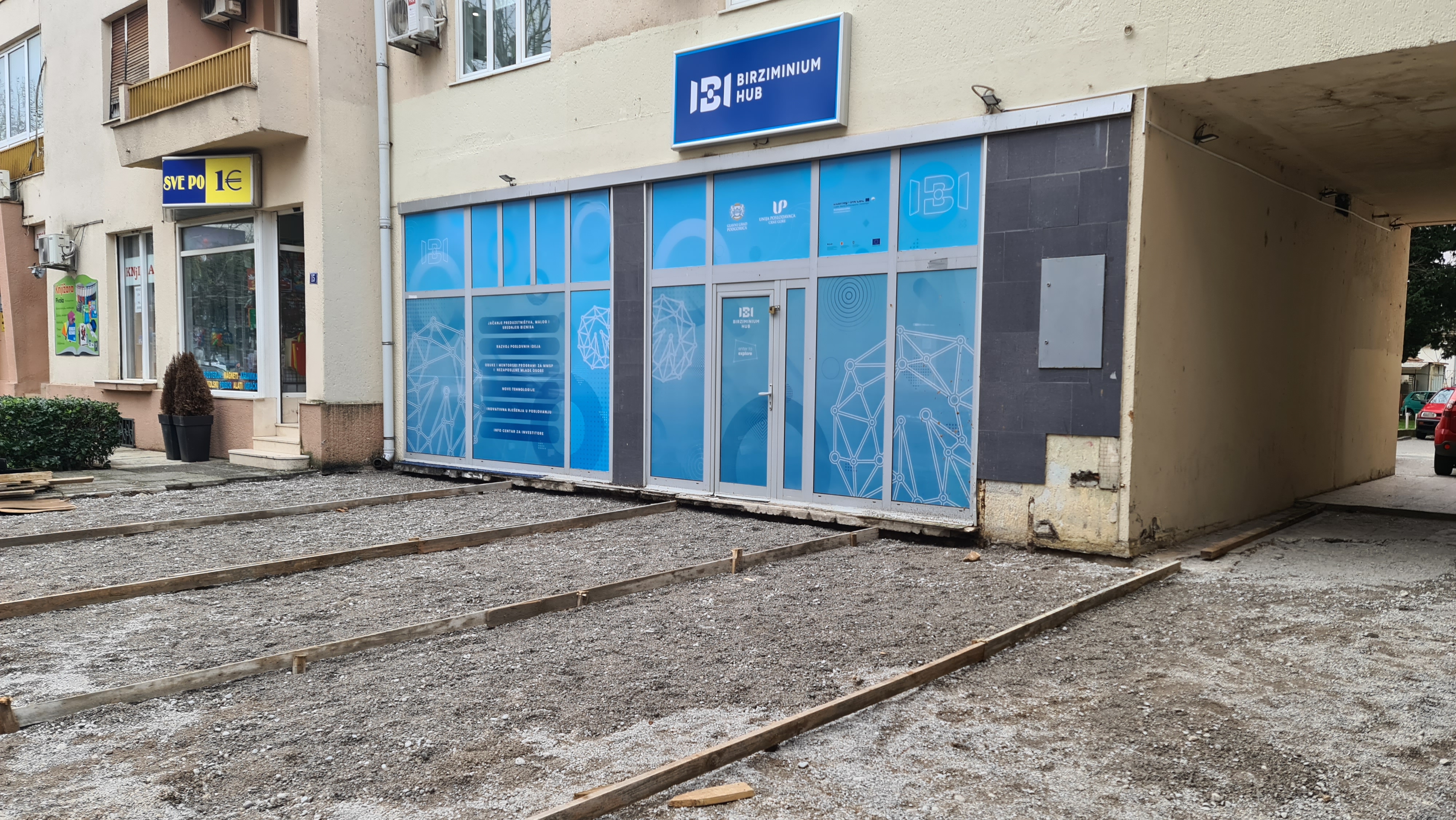 Putevi uređuju prostor ispred Birziminium Hub-a