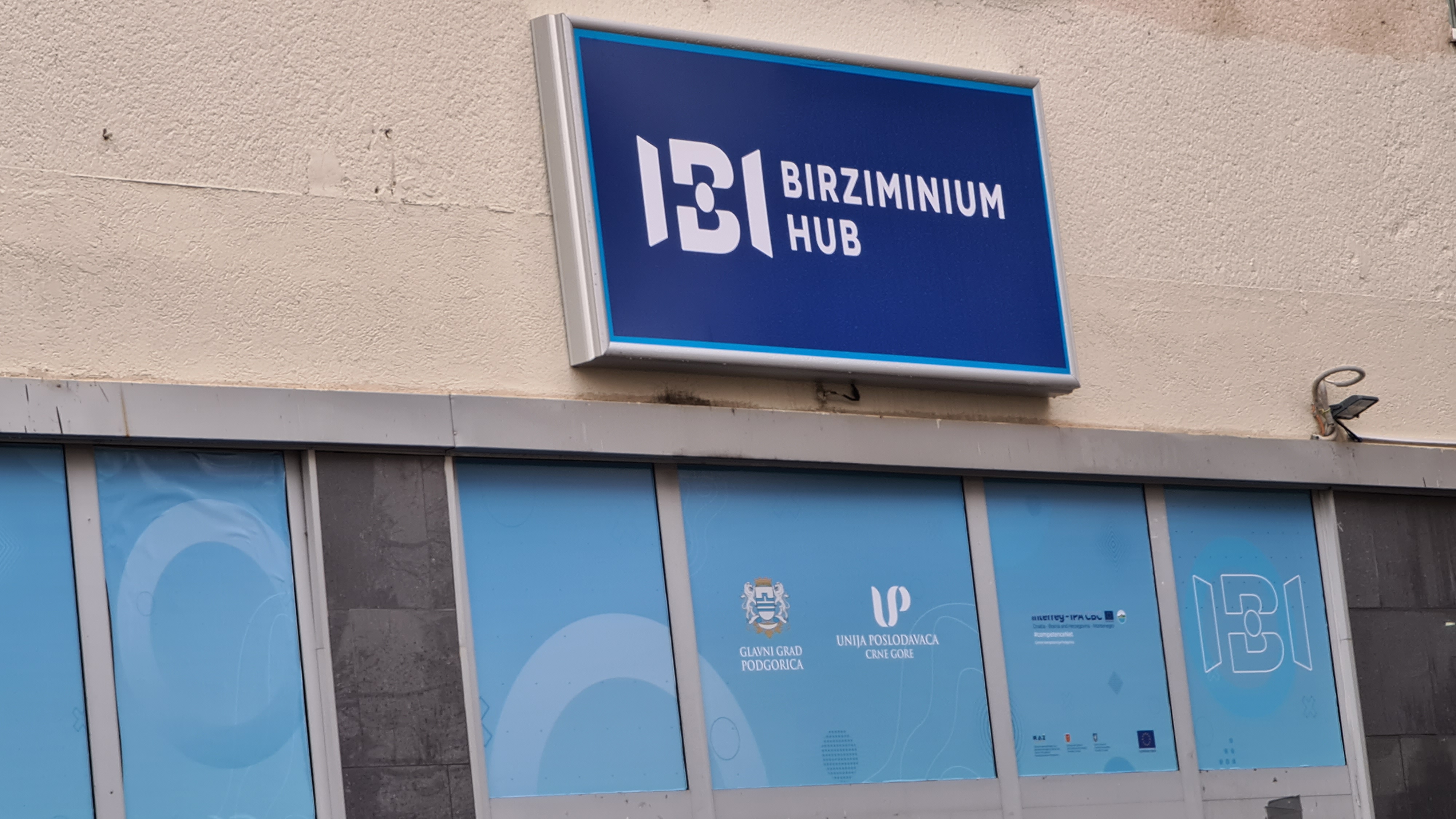 Putevi uređuju prostor ispred Birziminium Hub-a