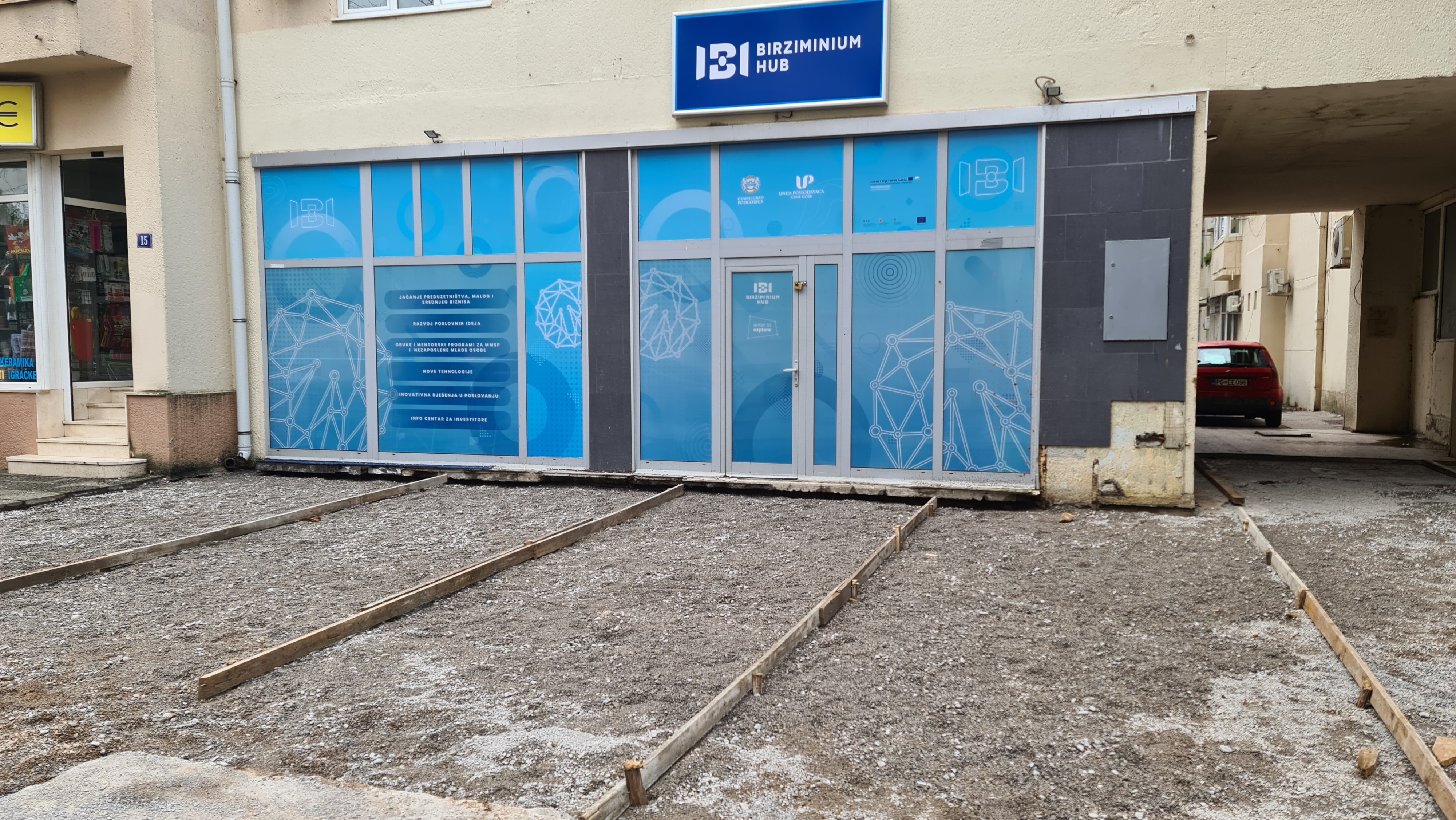 Putevi uređuju prostor ispred Birziminium Hub-a