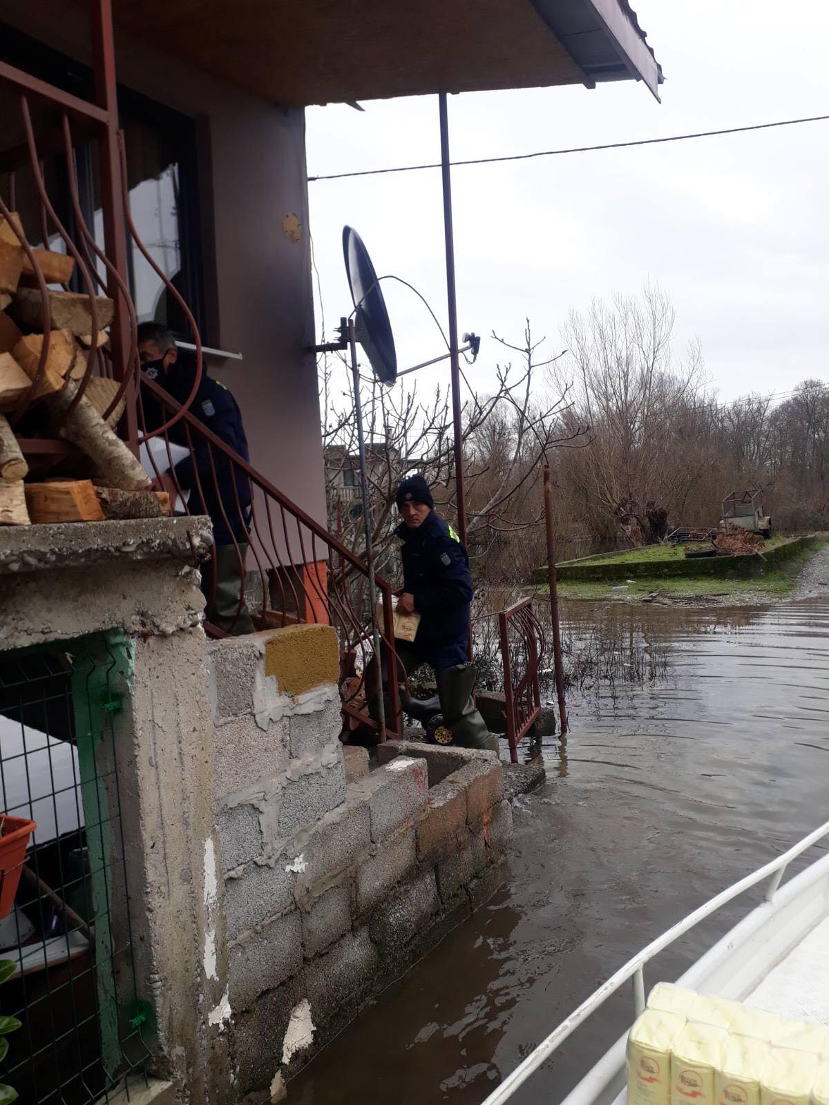 Glavni grad donirao pakete pomoći Oliveri Gazivodi koja živi na Žabljaku Crnojevića