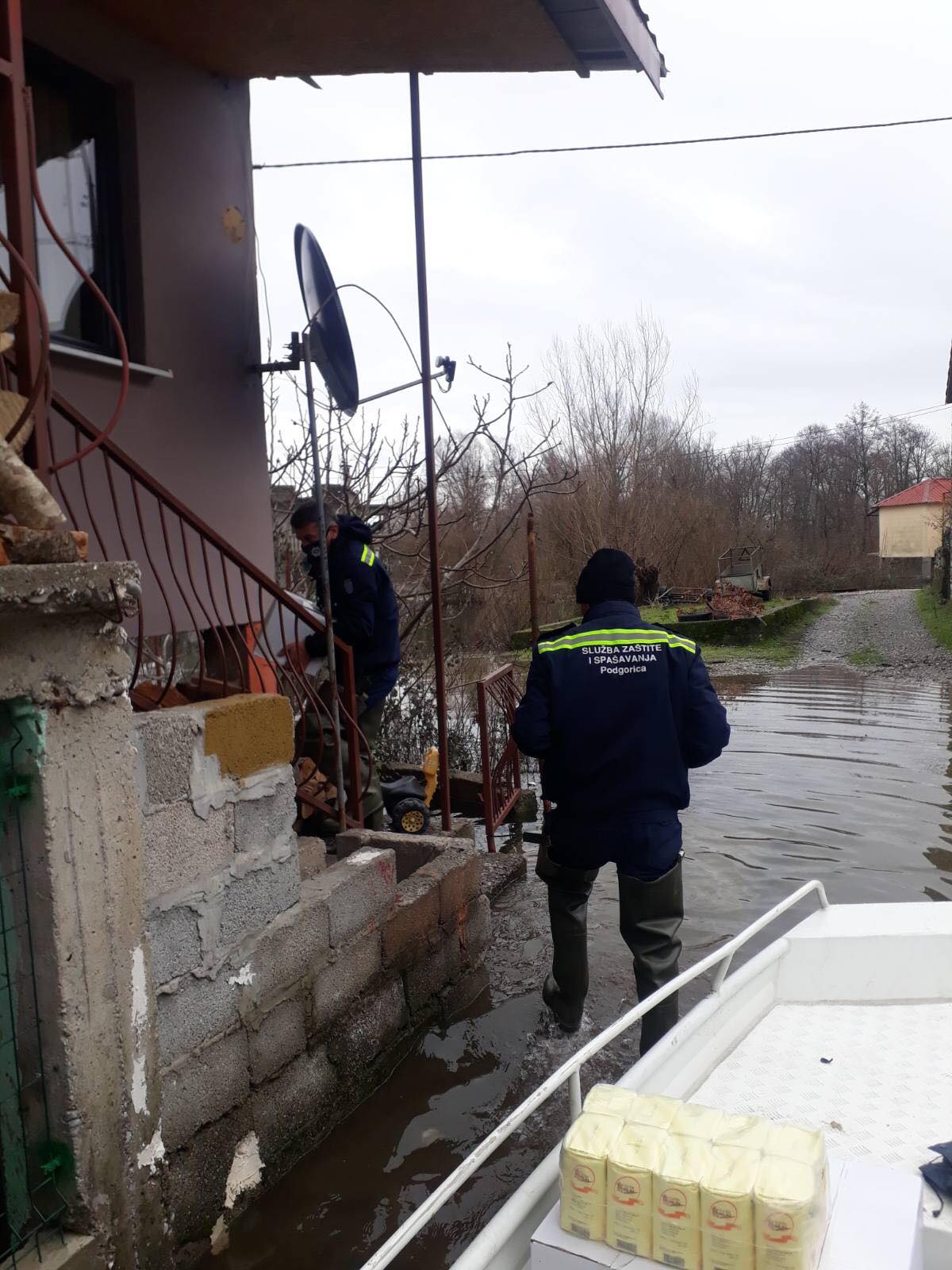 Glavni grad donirao pakete pomoći Oliveri Gazivodi koja živi na Žabljaku Crnojevića