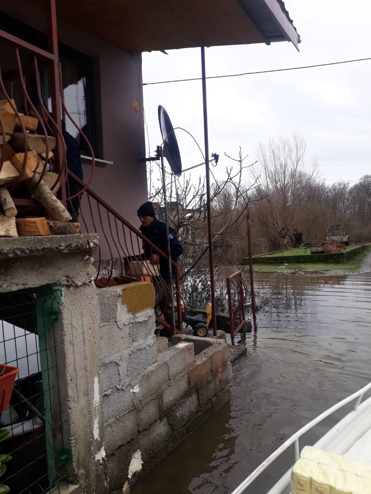 Glavni grad donirao pakete pomoći Oliveri Gazivodi koja živi na Žabljaku Crnojevića