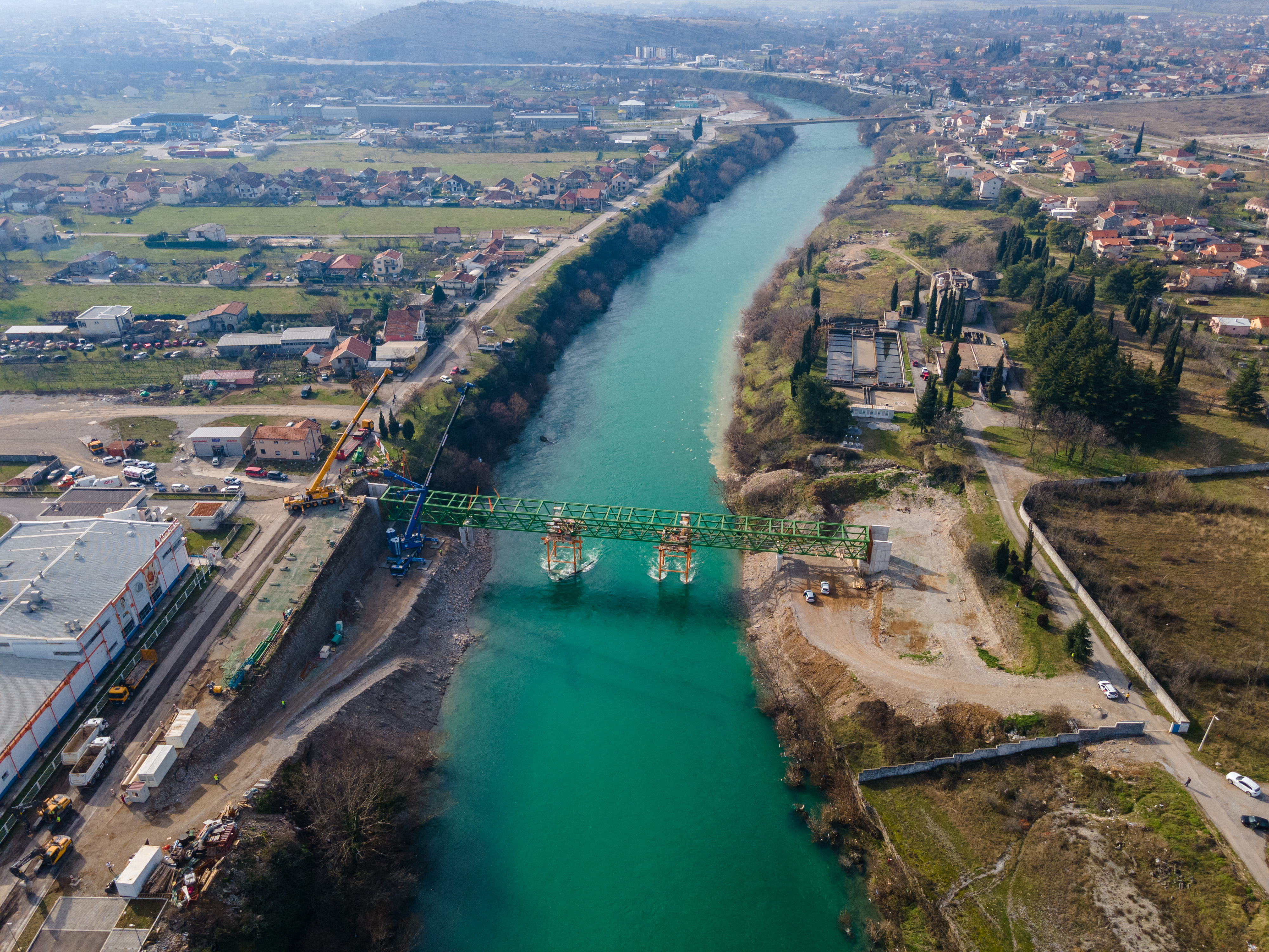 Postavljen treći segment konstrukcije mosta: Podgorica uskoro dobija i novi pješački most