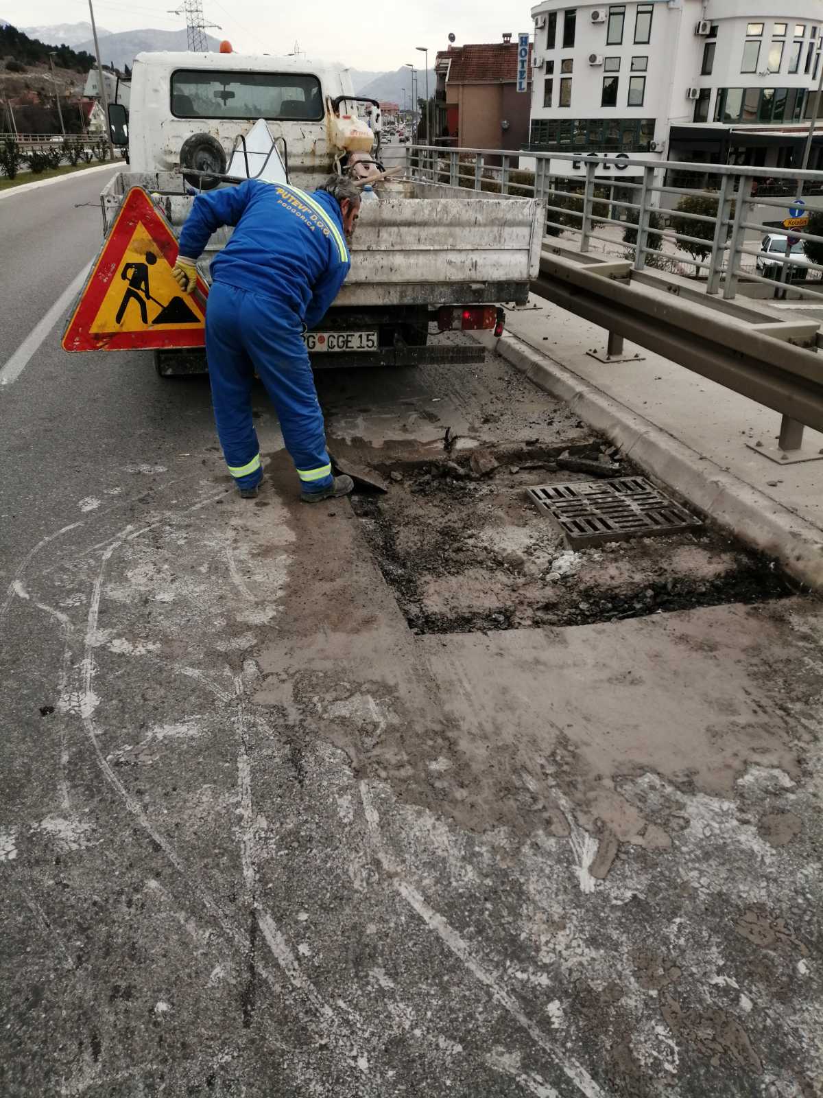 Putevi nastavljaju da saniraju udarne rupe