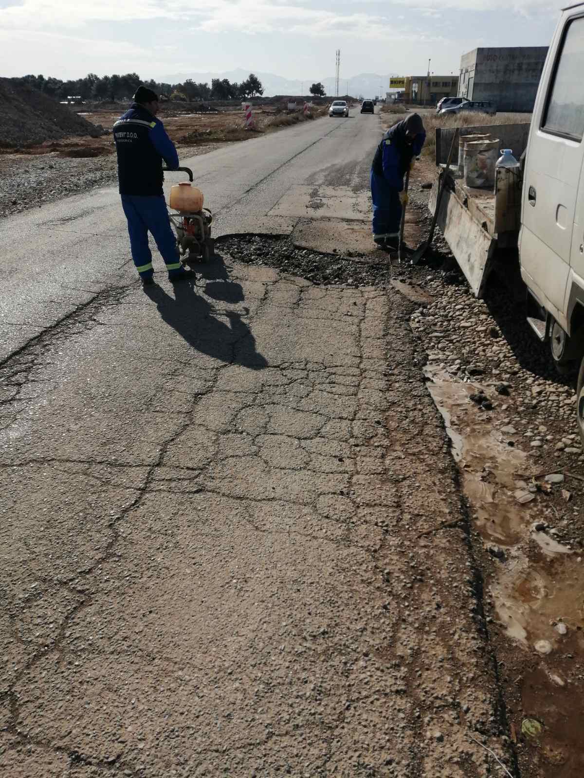 Putevi nastavljaju da saniraju udarne rupe