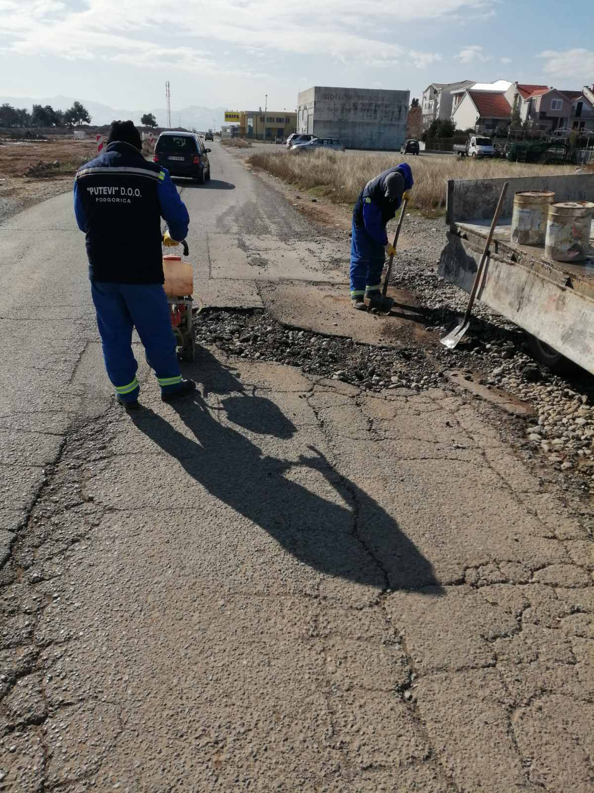 Putevi nastavljaju da saniraju udarne rupe