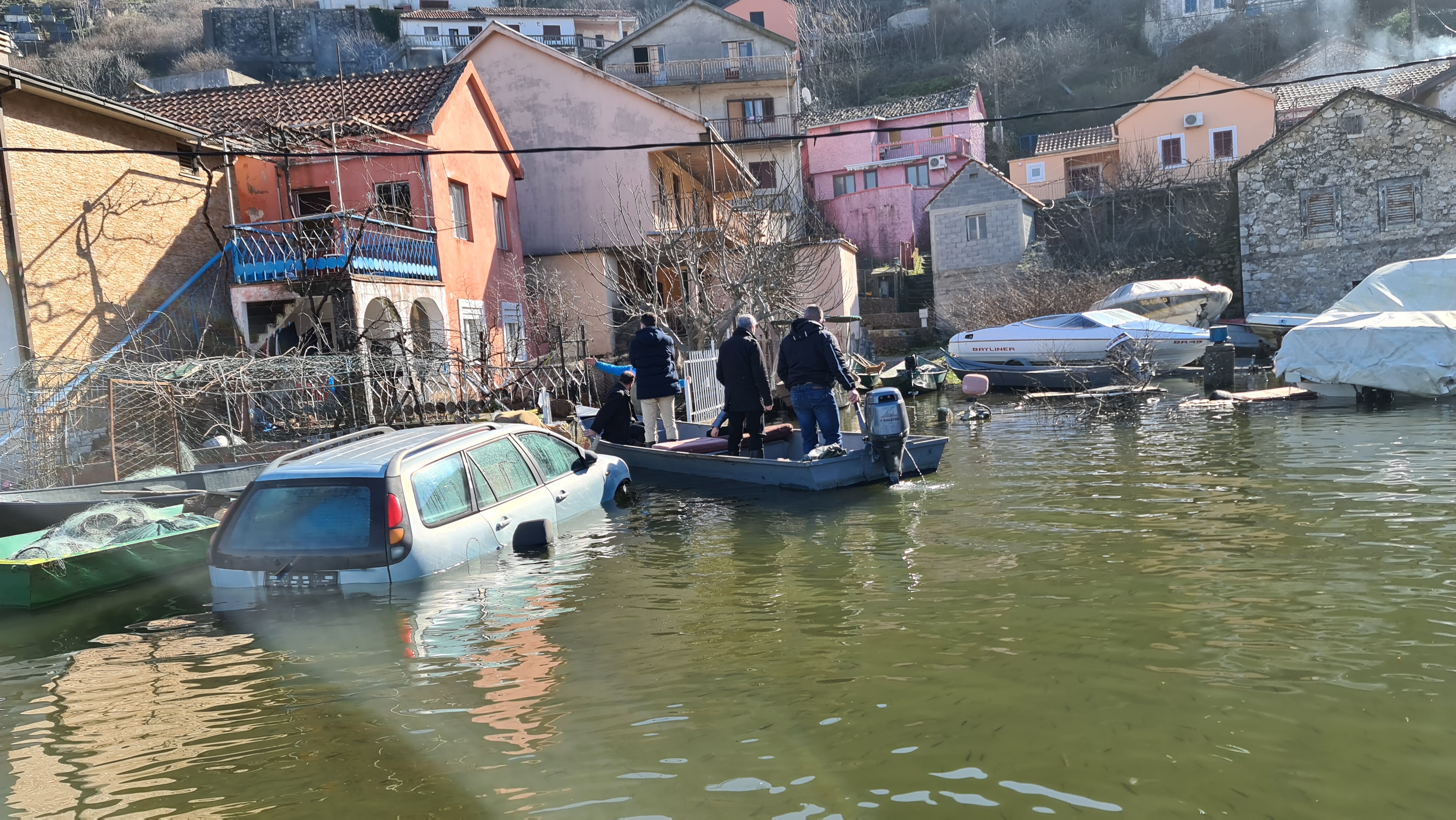 Vuković i Stajović obišli poplavljena područja u opštini Golubovci