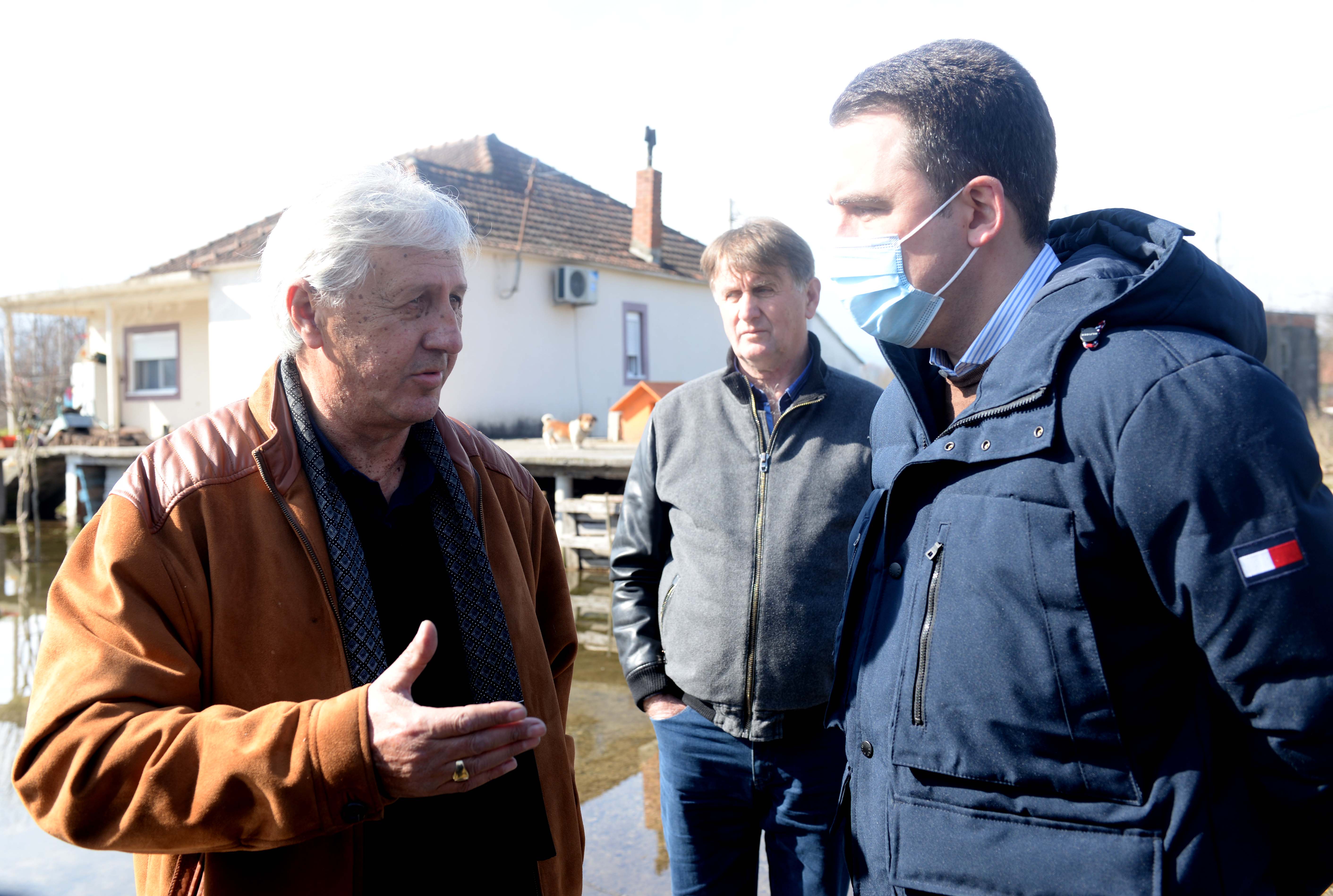 Vuković i Stajović obišli poplavljena područja u opštini Golubovci
