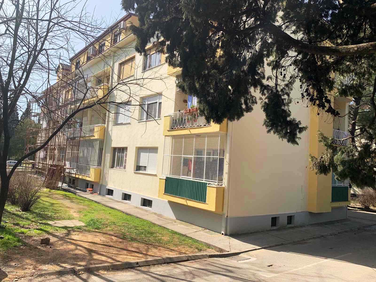 Kroz akciju “Za ljepše lice Podgorice” u toku uređenje jedanaestog objekta na Bulevaru Ivana Crnojecvića, slijede radovi i u drugim djelovima grada