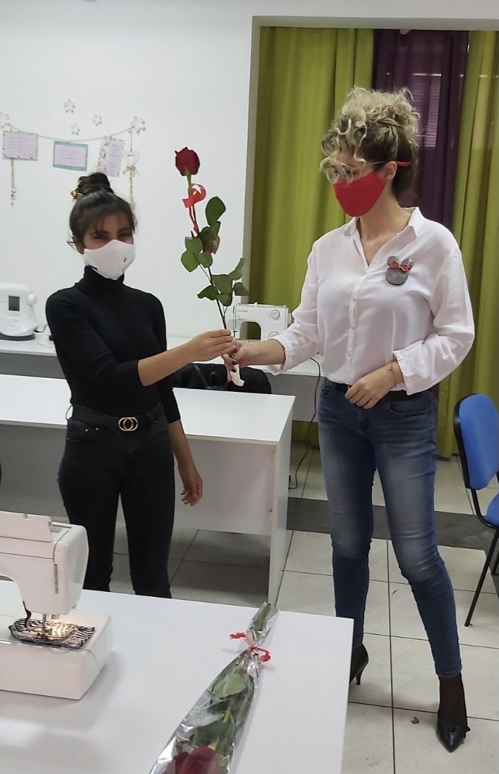 U okviru projekta “Žene kao nosioci pozitivnih društvenih promjena” počela obuka za rad na šivaćim mašinama za pripadnice RE zajednice