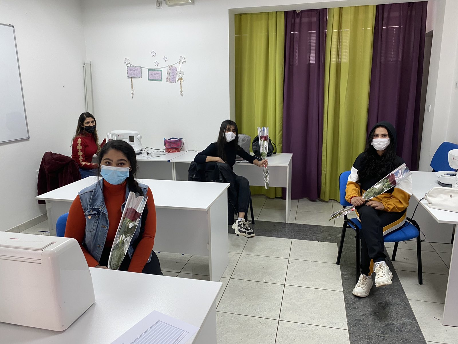 U okviru projekta “Žene kao nosioci pozitivnih društvenih promjena” počela obuka za rad na šivaćim mašinama za pripadnice RE zajednice