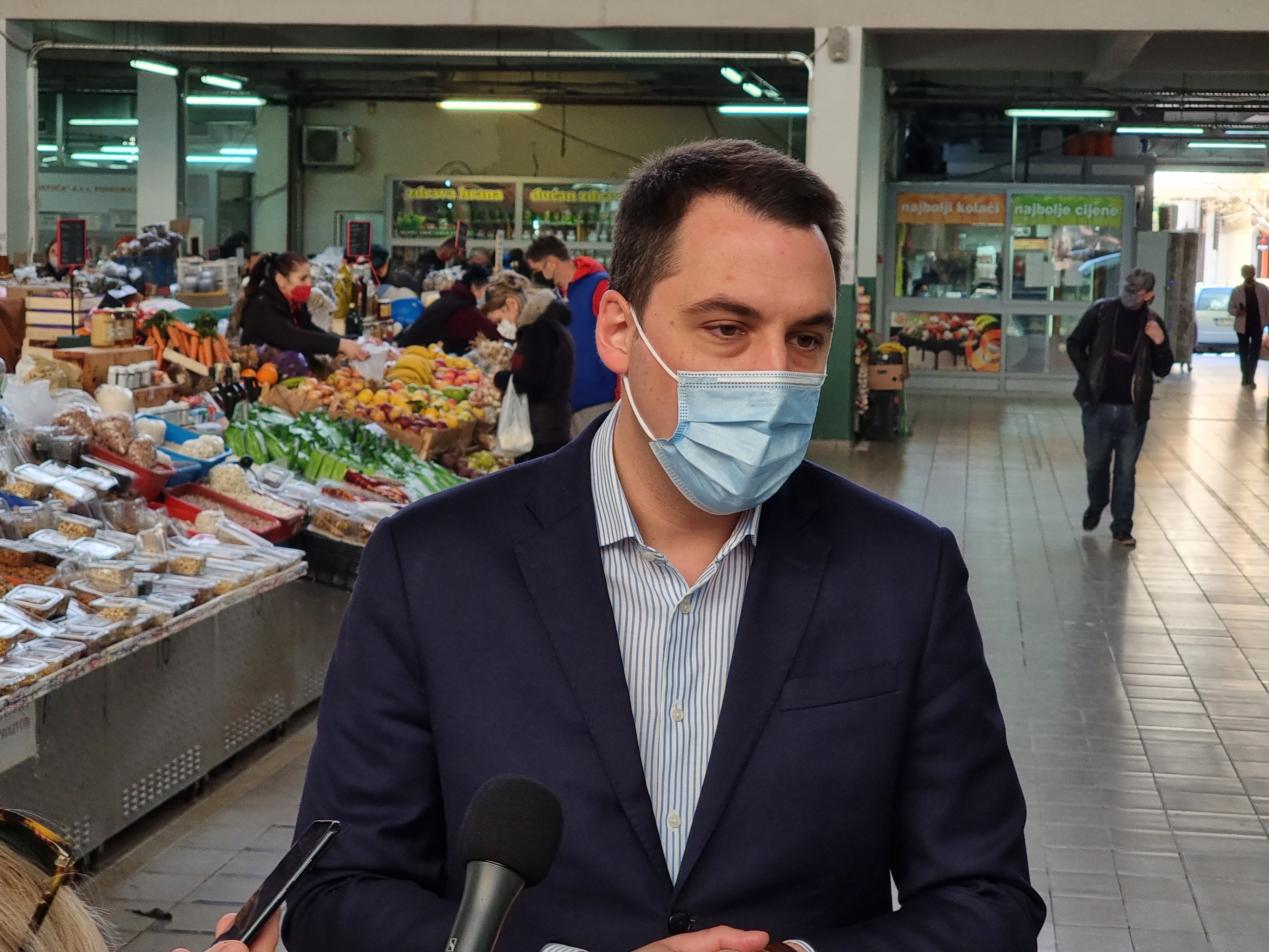 Vuković obišao "Tržnice i pijace" Podgorice: Glavni grad nastavlja da ulaže u infrastrukturu i unapređuje pijačne usluge