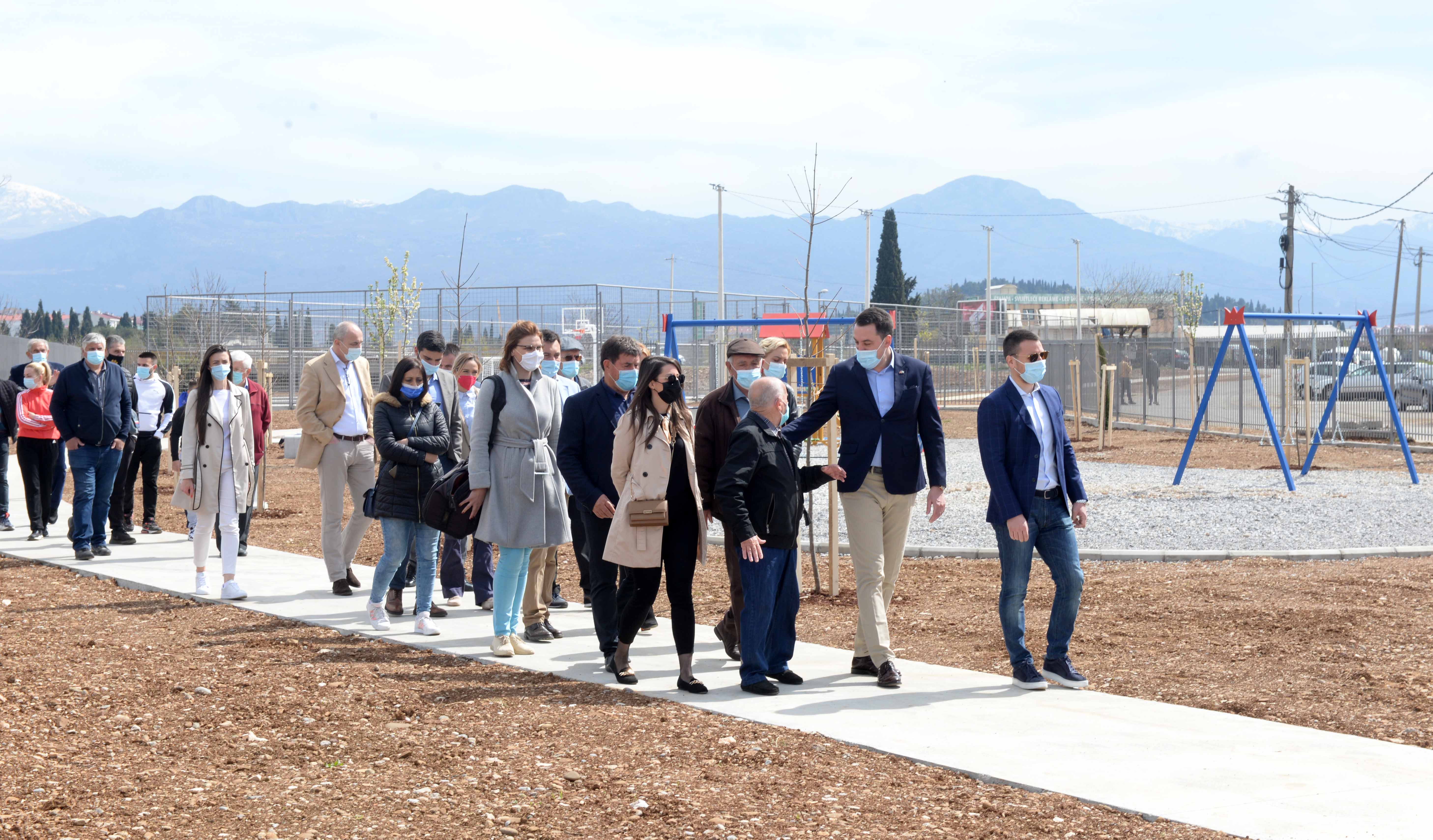 Podgorica dobila još jednu sportsko-rekreativnu zonu; Novi sadržaji za sve generacije mještana Dahne i Dajbaba