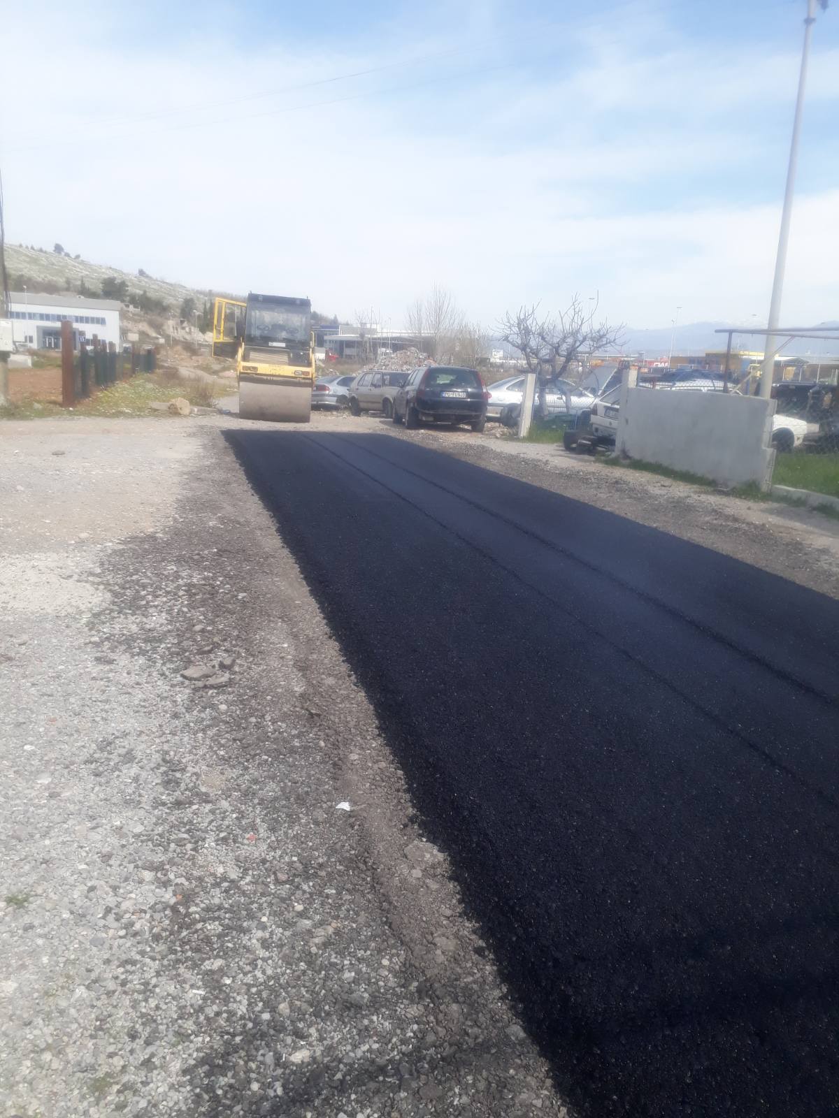 Putevi asfaltirali makadamsku saobraćajnicu na Cijevni