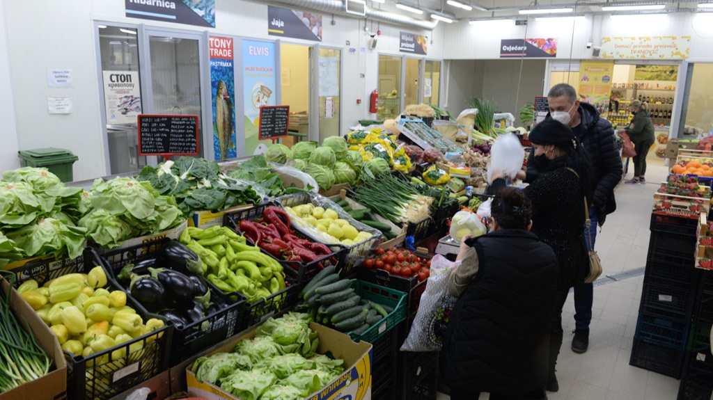 Uskoro javni poziv za zakup slobodnih tezgi i poslovnih prostora u tržnim centrima Pobrežje, Bazar i Forum