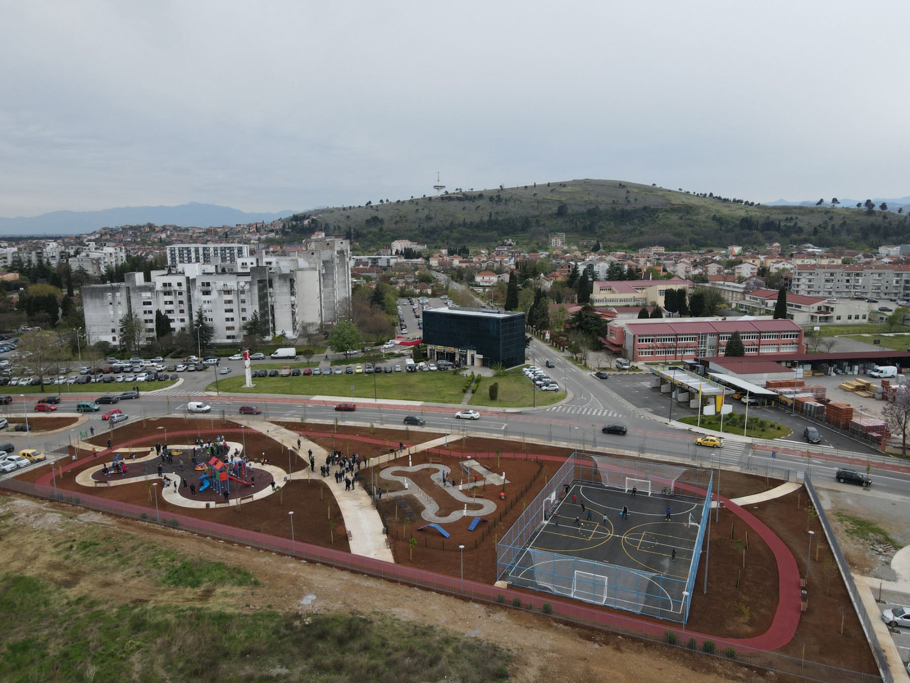 Podgorica dobila još jedan park; Na Zabjelu savremeno opremljen multifunkcionalni prostor na 5.000 m2