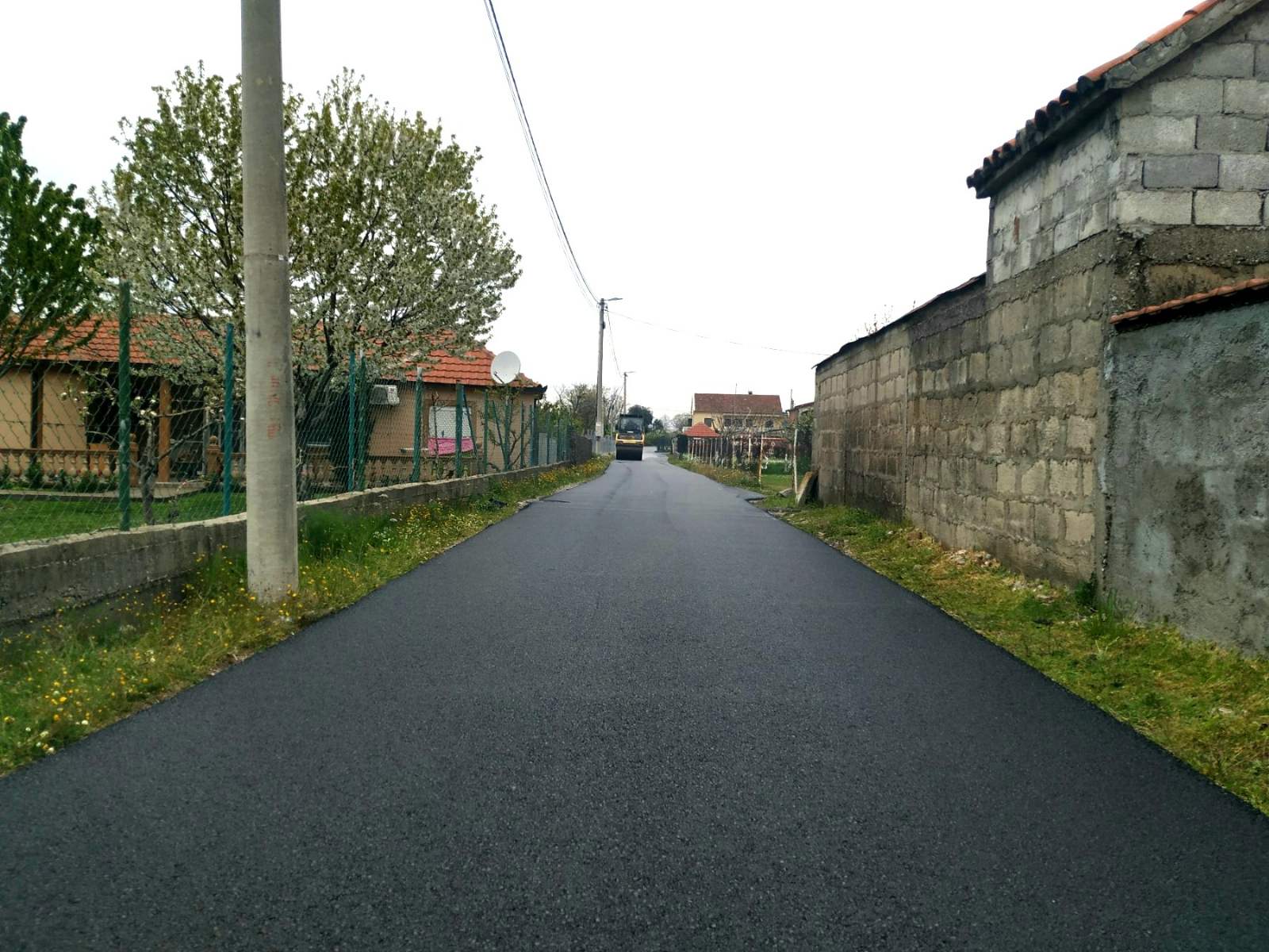 Asfaltirana saobraćajnica koja povezuje Ljajkoviće i Botun