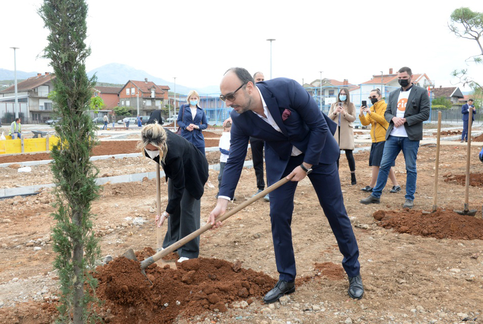 Glavni grad obilježio Dan planete Zemlje; Velika akcija čišćenja, nove sadnice u parku na Koniku