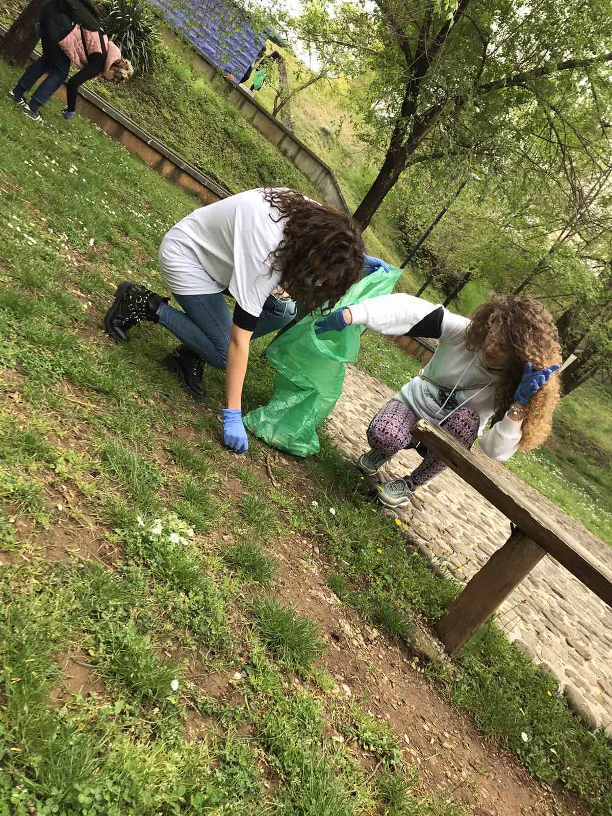 Glavni grad obilježio Dan planete Zemlje; Velika akcija čišćenja, nove sadnice u parku na Koniku