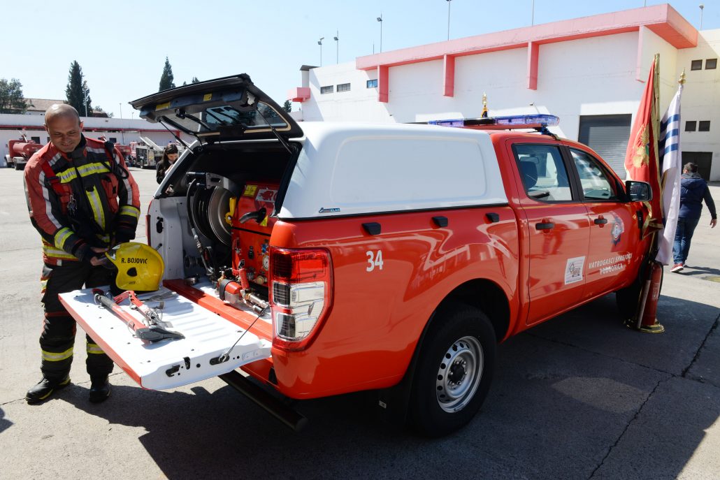 Ambasada SAD donirala specijalizovano vozilo Službi zaštite i spašavanja Glavnog grada