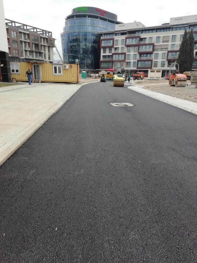 Putevi izvodili završne asfalterske radove na gradskim saobraćajnicama