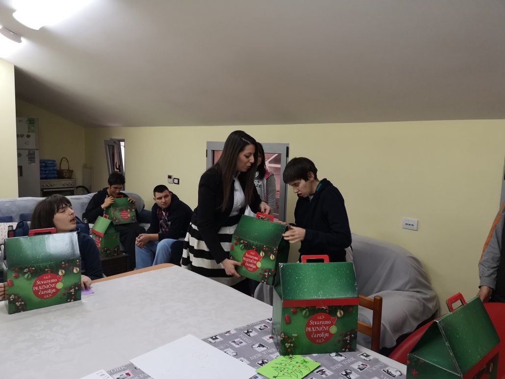 Paketići za mališane u JU Dnevni centar za djecu i omladinu sa smetnjama i teškoćama u razvoju-Podgorica