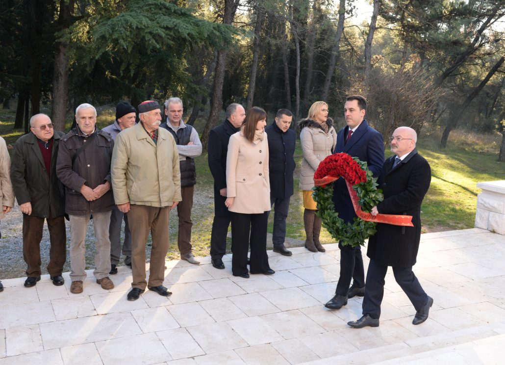Delegacija Glavnog grada položila vijence na Spomenik Partizanu borcu na Gorici