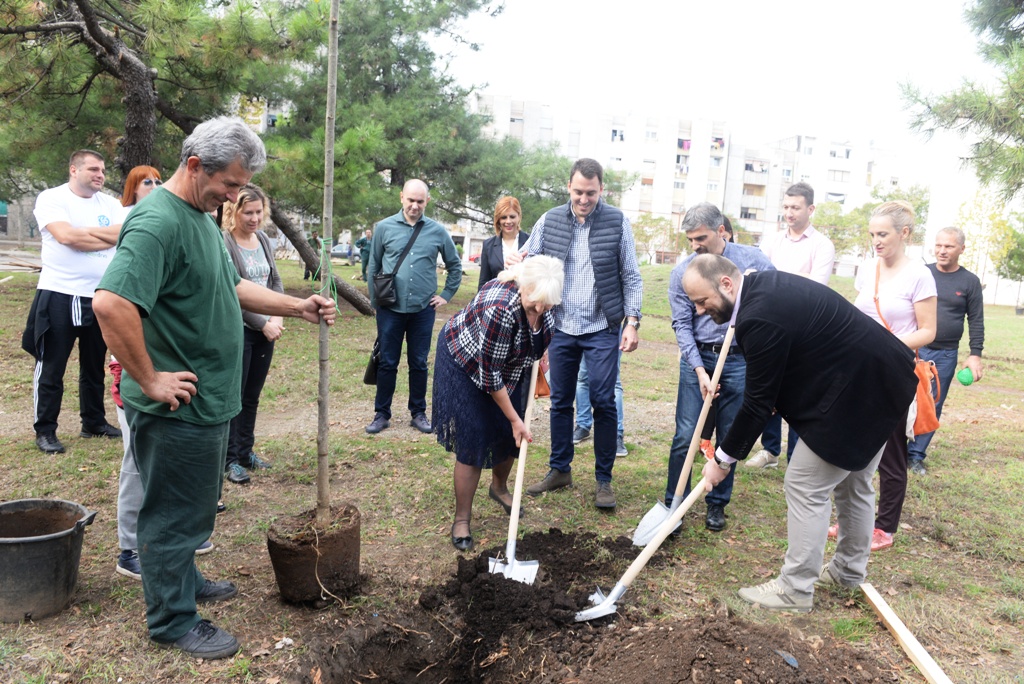Posađena prva stabla u okviru aplikacije “Moje drvo”, već obezbijeđeno više od 10.000 eura