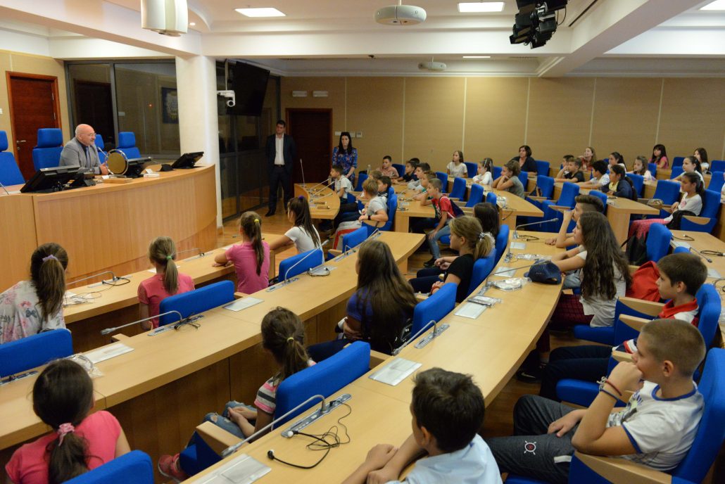 Predsjednik Skupštine Glavnog grada dr Đorđe Suhih primio učenike O.Š. „Dr Dragiša Ivanović”