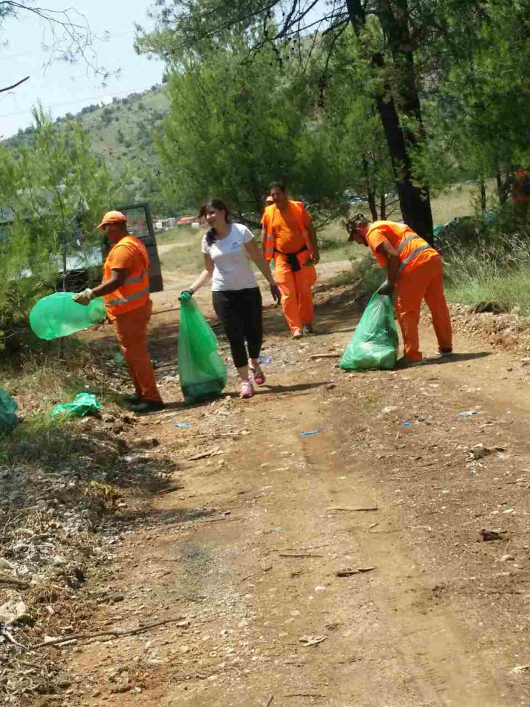 Gradske službe i NVO Green Home zajednički realizovali akciju čišćenja zelenih površina u Glavnom gradu