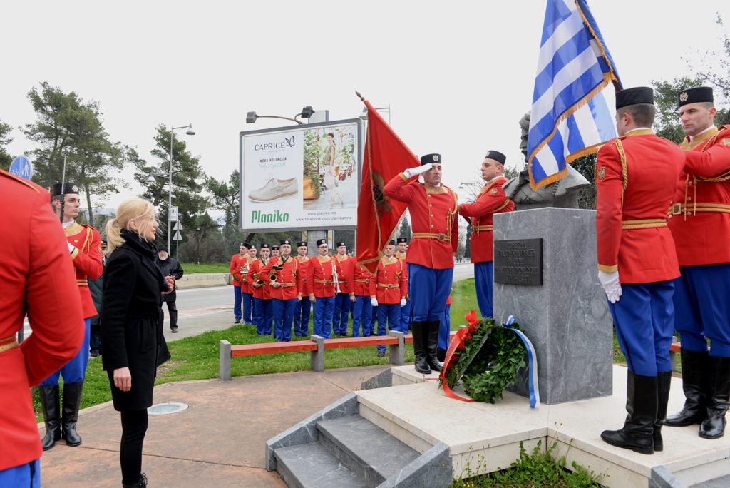 Predstavnici Glav­nog gra­da i ambasade Grč­ke odali počast Va­su Bra­jo­vi­ću (Ma­vro­vu­ni­o­ti­su)